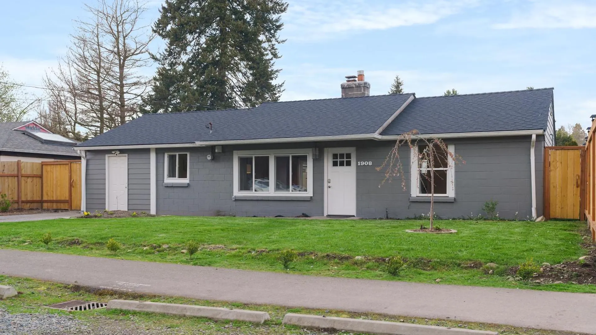 Cozy North Seattle Rambler With Spacious Yard Holiday home